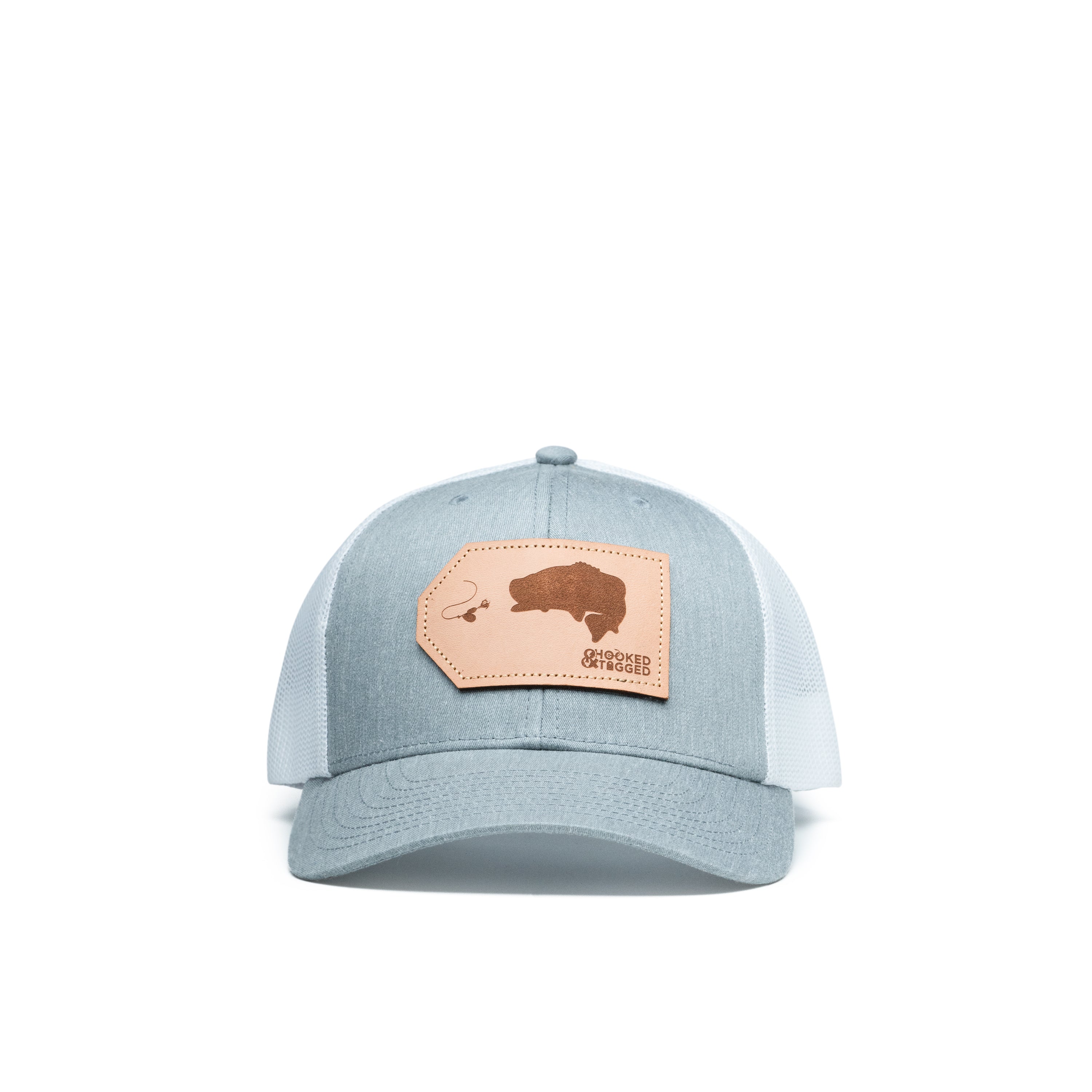 Casquette avec écusson représentant un black bass