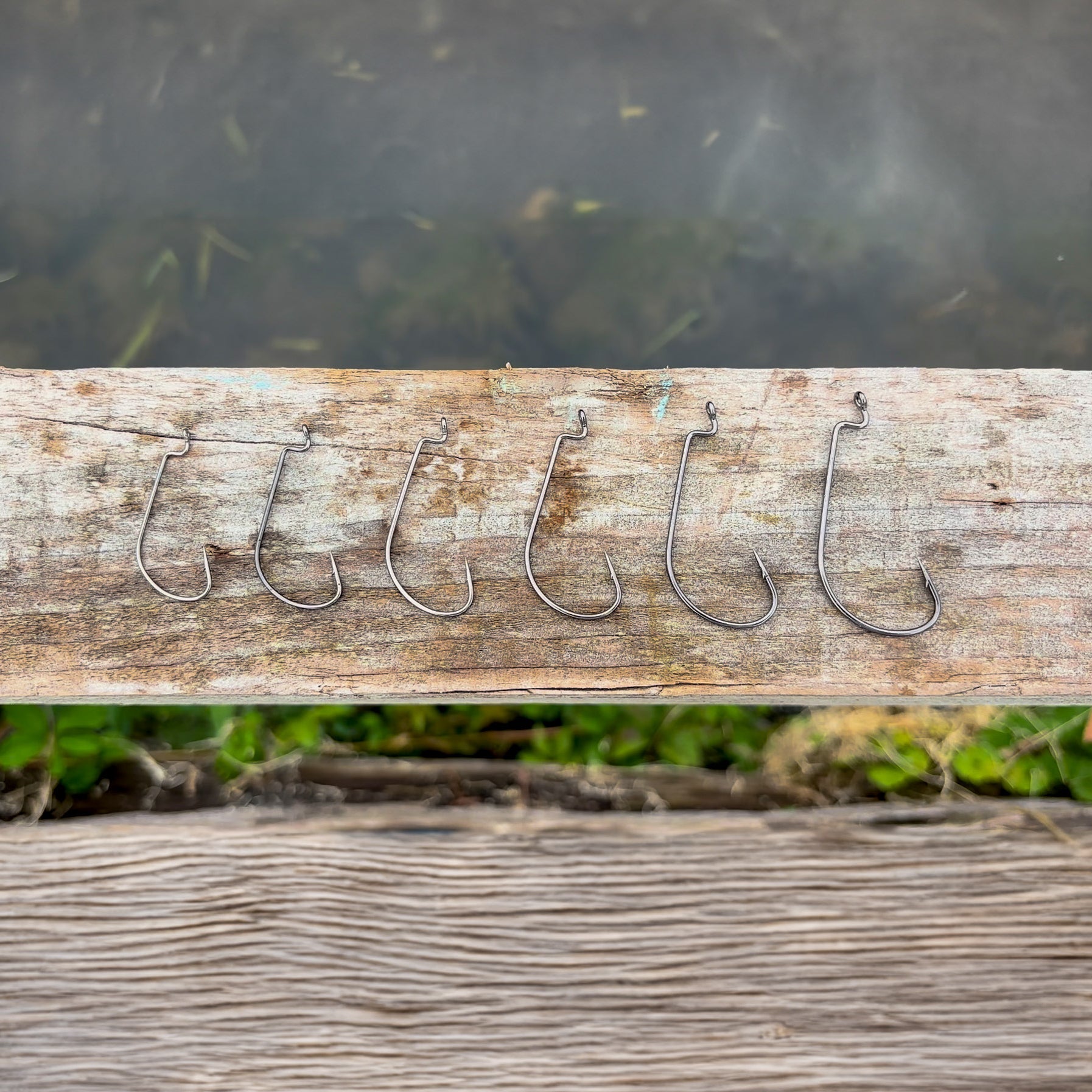 Anzuelos de gusano Reaction Tackle Offset EWG (paquete de 25)