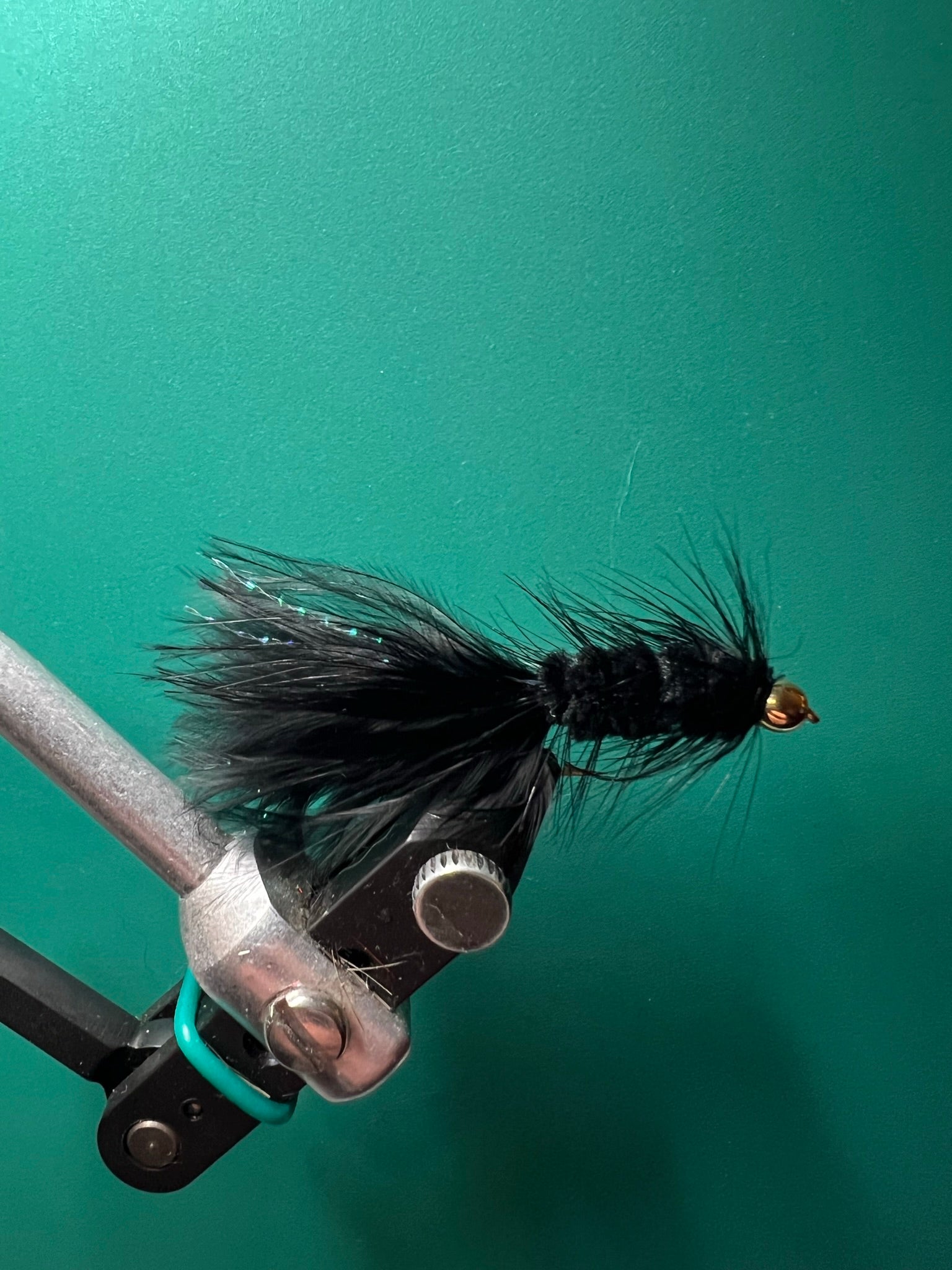 Woolly Bugger con cabeza de tungsteno - Negro