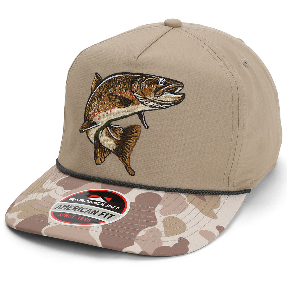 Gorra de pesca con mosca de trucha marrón con diseño de cuerdas y cinco paneles.