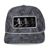 Gorra Trucker con diseño Tie Dye de Esqueletos Bailando y Pesca con Mosca