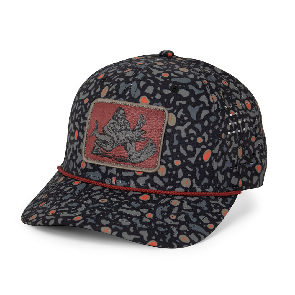 Gorra de pesca perforada de 6 paneles con cuerda Big Foot Squatch