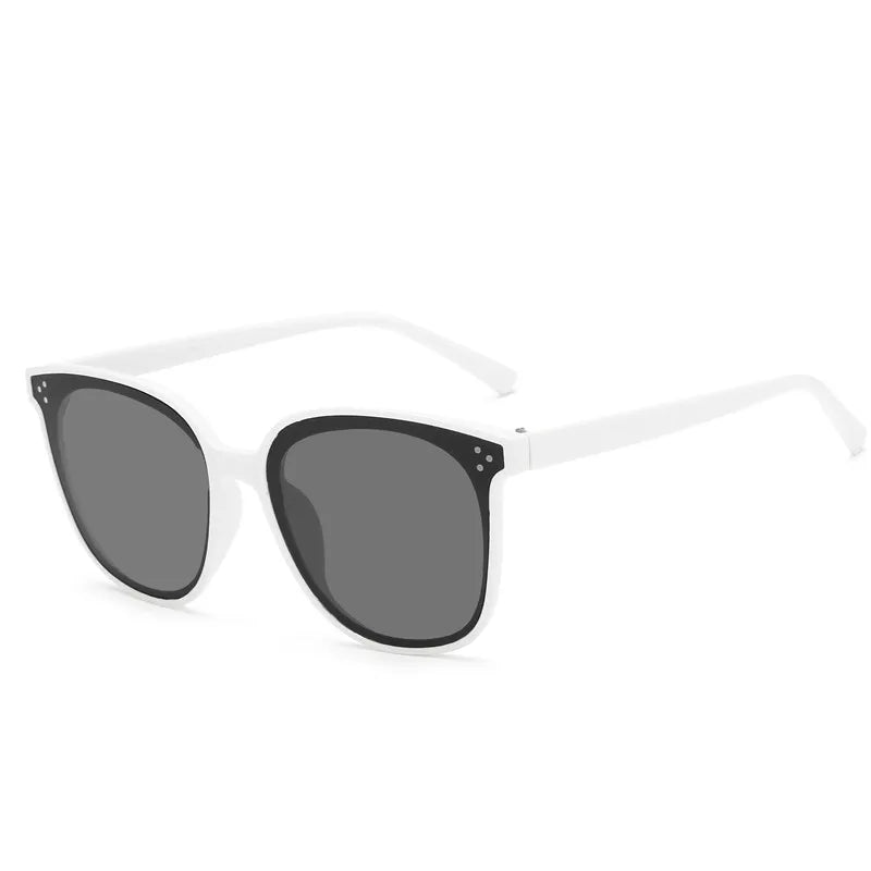 Retro-Chic Sunglasses Bobber Bargain