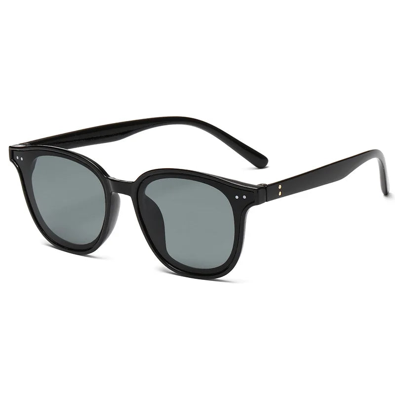 Retro-Chic Sunglasses Bobber Bargain