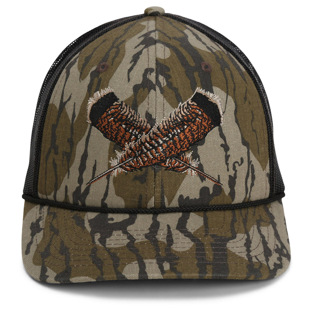 Gorra de rejilla con diseño de plumas de pavo y camuflaje Mossy Oak Bottomland.